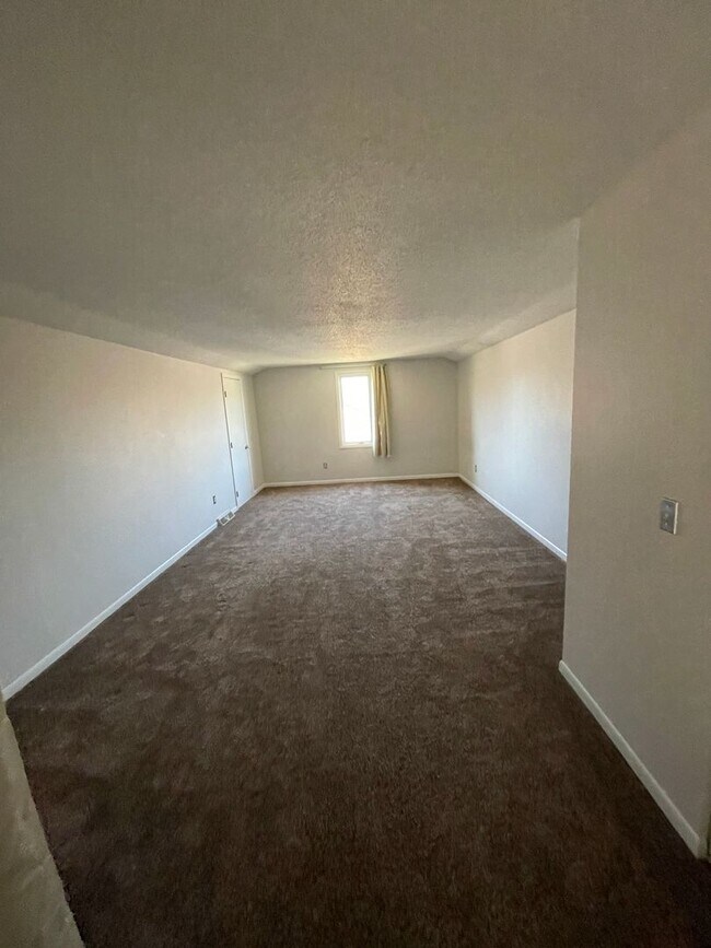 Building Photo - For Lease / Rent