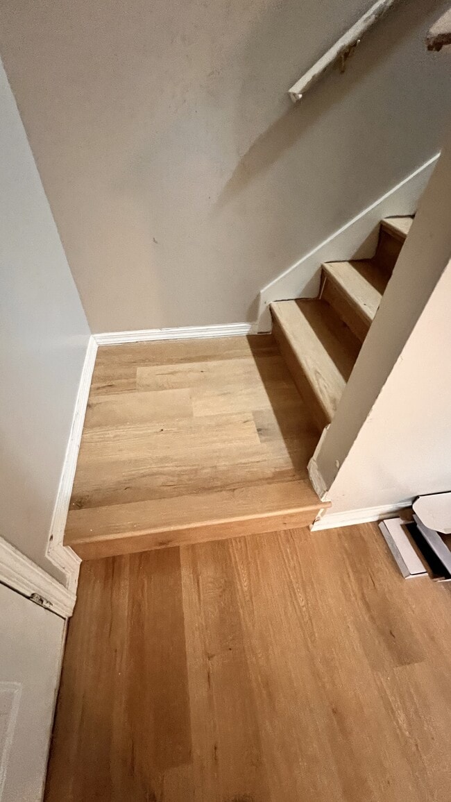 Building Photo - 1383 W Allen St