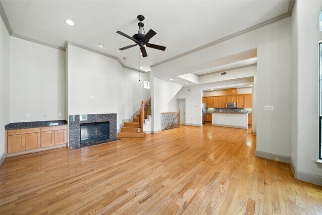 Building Photo - 2318 Camden Dr