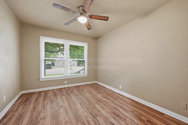 Building Photo - 1701 W Elm St