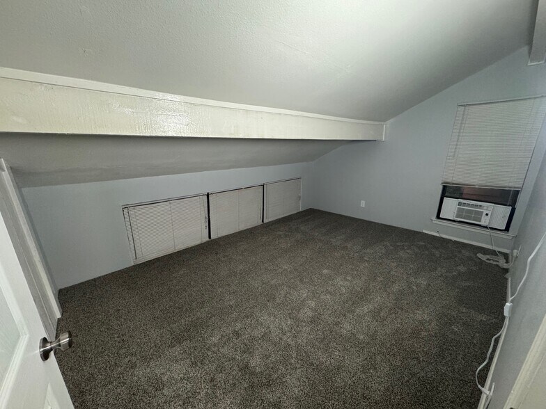 Building Photo - 7152 Fair Oaks Ave