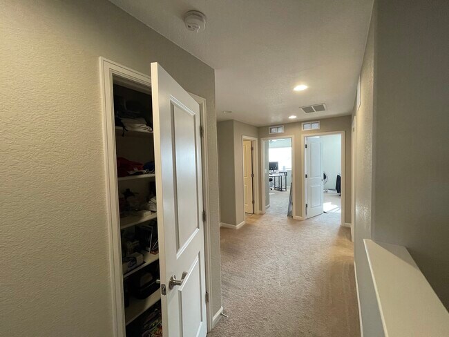Building Photo - 1314 Promontory Crest View