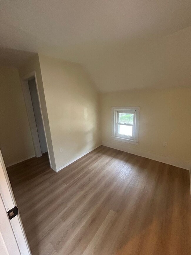 Building Photo - Single Family Home Available!
