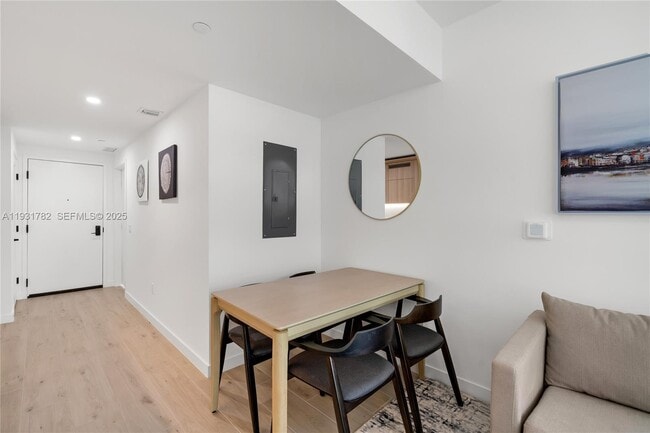 Building Photo - 225 N Miami Ave