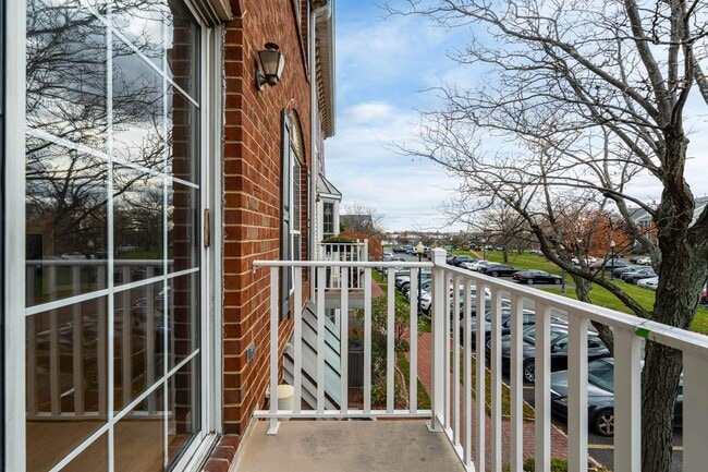 Building Photo - 144 Cherry St