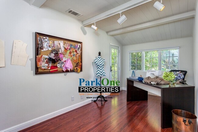 Building Photo - Amazing Moraga Home with incredible lot!