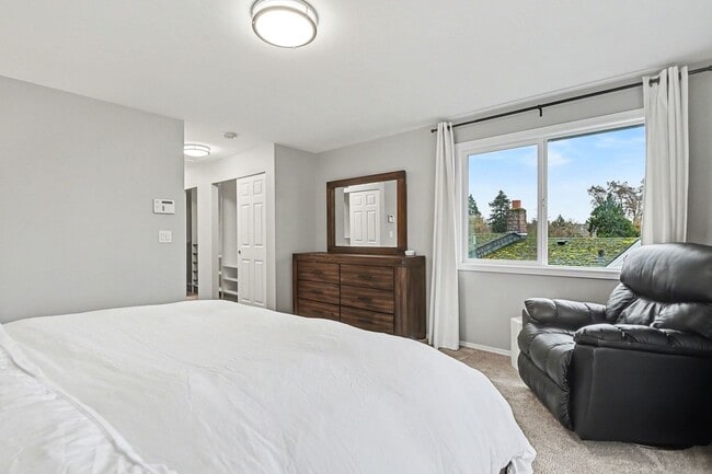 Building Photo - 3bd/3ba Seattle Home