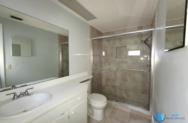 Building Photo - GORGEOUS 2 BEDS | 2 BATHS Home with a Sun Room and Garage in Port Richey Available for Rent! *Mov...
