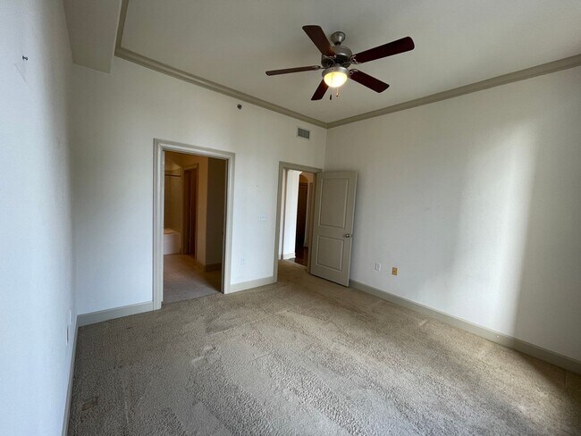 Building Photo - 2 Bedroom, 2 Bathroom Spacious Condo with Dining & Living Room within Heart of Buckhead
