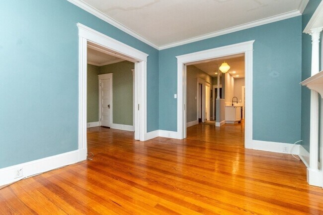 Building Photo - 12 Pond St