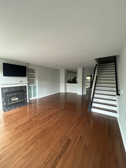 Building Photo - 560 Empress Ave