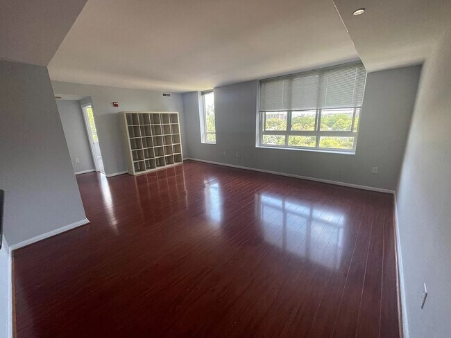 Building Photo - 355 I St SW