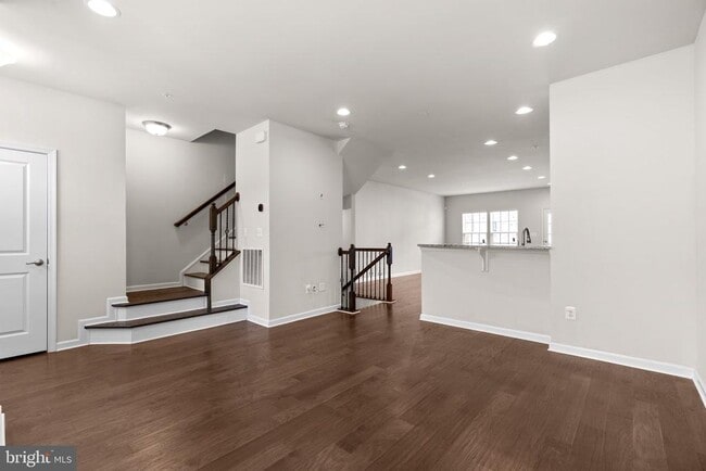 Building Photo - 9408 Adelaide Ln