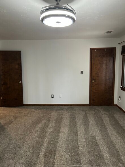 Building Photo - 435 E Drake Rd