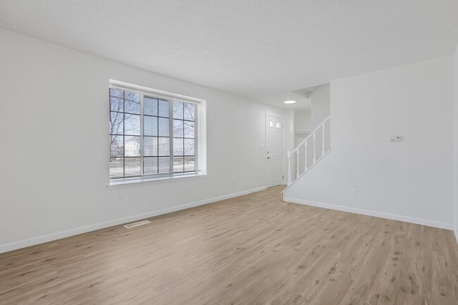 Building Photo - 874 Hilton Dr