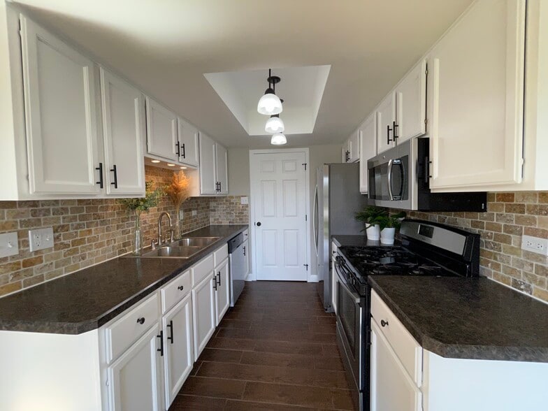 Galley Kitchen (All New Appliances) (1st floor) - 16414 Brementowne Rd