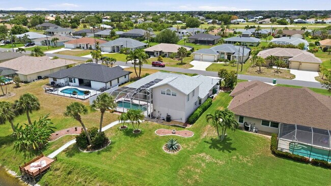 Building Photo - "Spacious 3-Bedroom Retreat with 2 Full Baths in Rotonda West Pinehurst!"