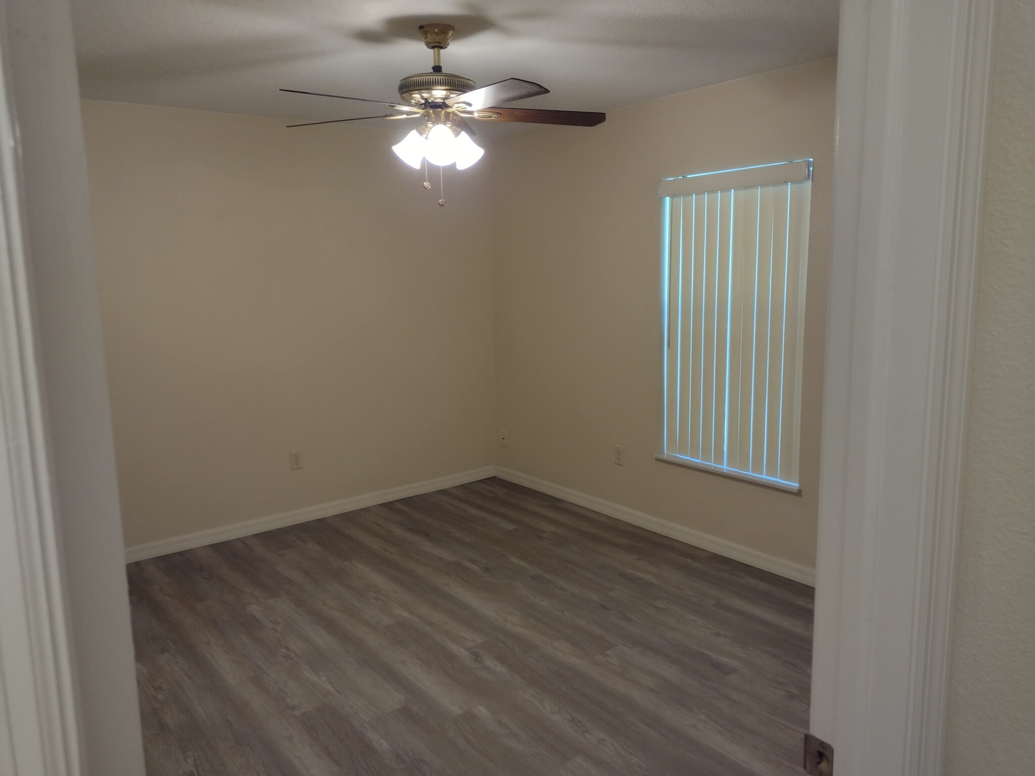 Br 2 - 7396 Pond Cir