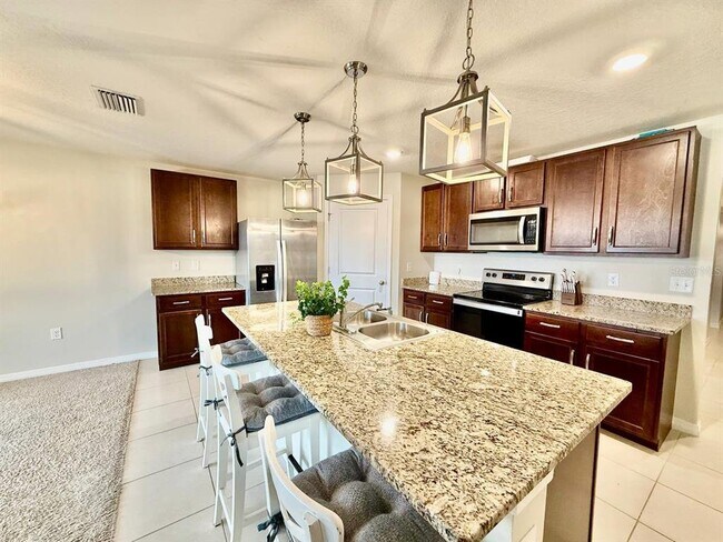 Building Photo - 1026 Golden Shiner Ave