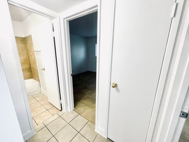 Building Photo - 3351 Brussels St