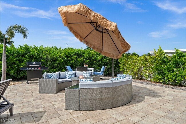 Building Photo - 5420 Chiquita Blvd S