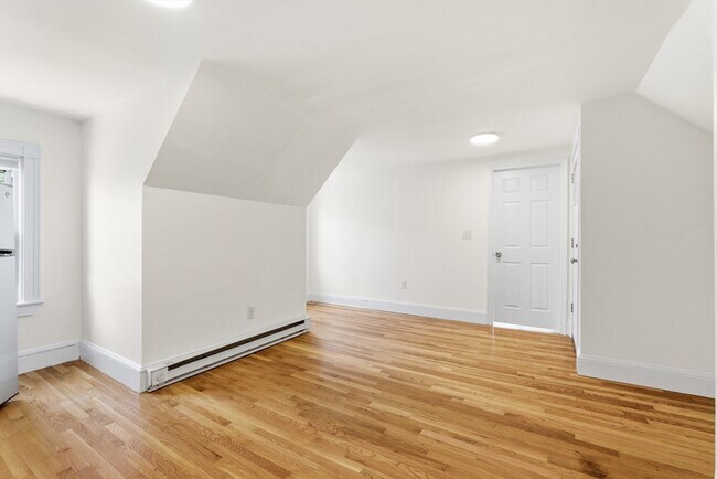 Building Photo - 70 Bellevue St