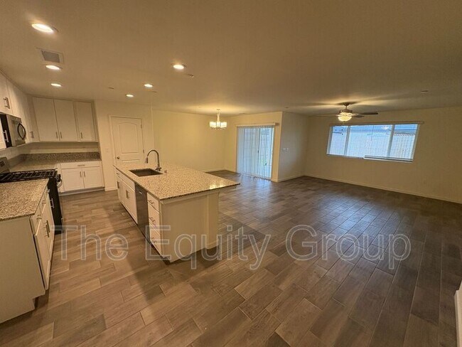 Building Photo - 1946 E School Ave