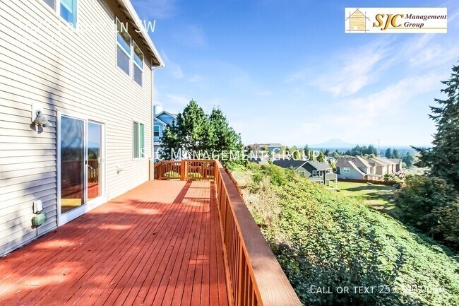 Building Photo - 1627 Friday Ln SW