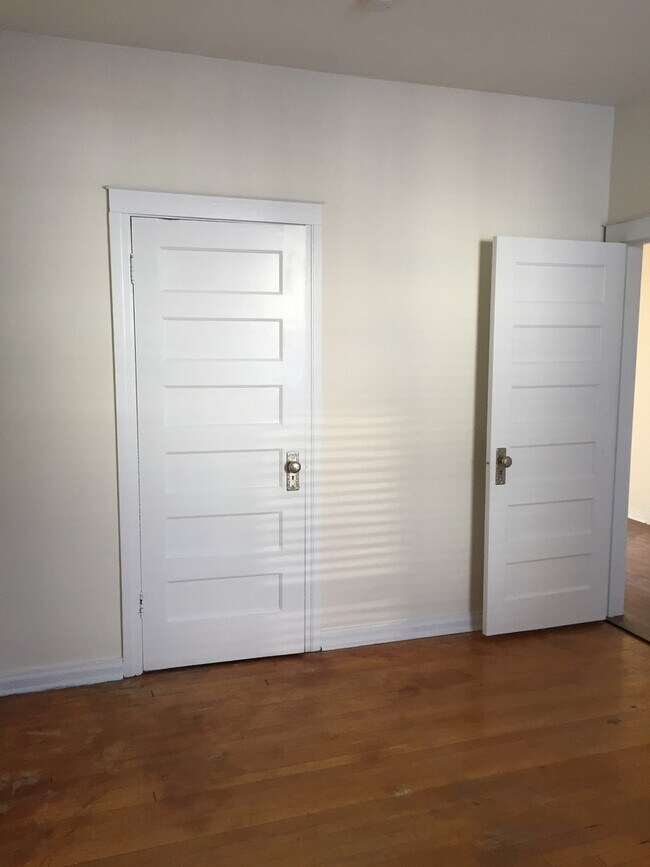 Building Photo - 109-111 Duplex
