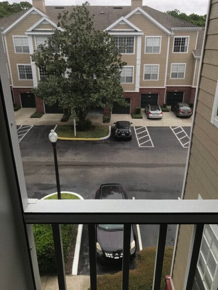 Building Photo - 8301 Elm Park Dr