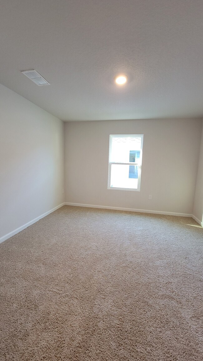 Bed 3 - 5402 Peach Dr