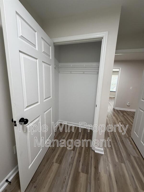 Building Photo - 226 Diekamp Ln
