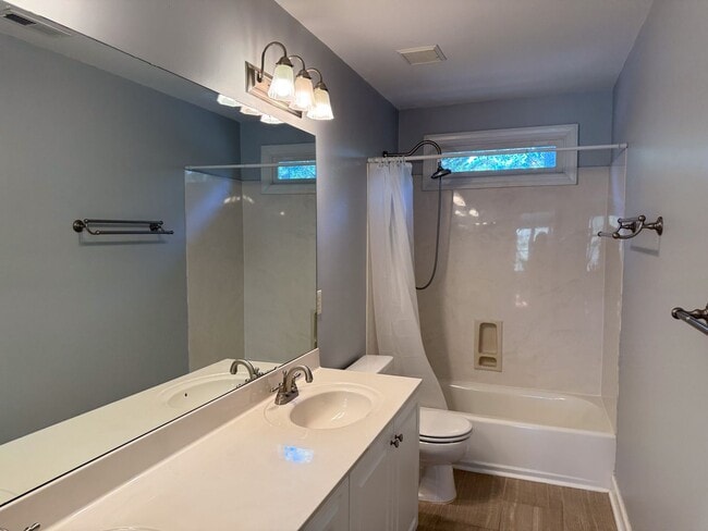 Building Photo - Gorgeous 4-Bedroom Home on a Cul-de-Sac wi...