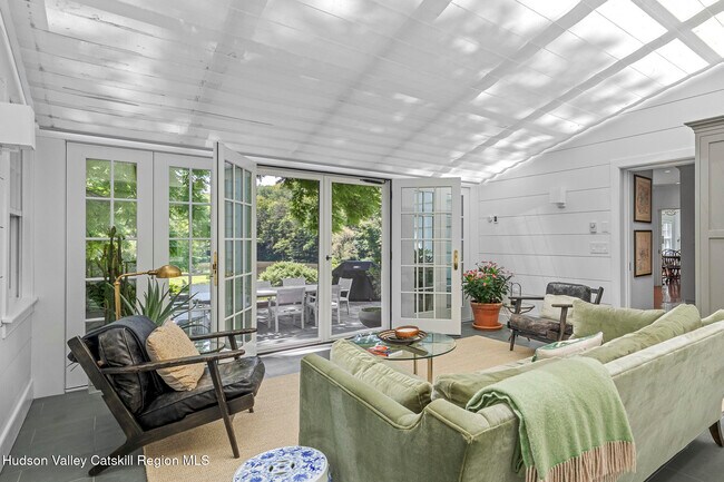 Building Photo - 176 Schoolhouse Rd