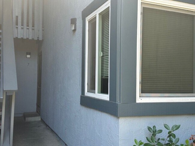 Building Photo - 2 bed 2 bath Santa Clara Condo Near Kaiser now available