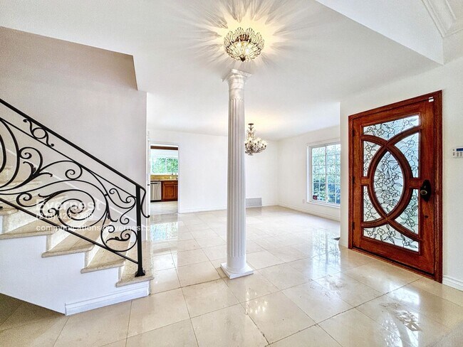 Building Photo - 10211 Clematis Ct
