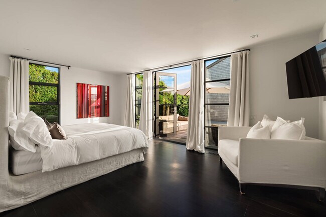 Building Photo - 811 Halsey Ln