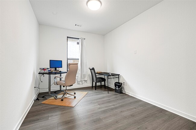Building Photo - 12331 Palmetto Dr