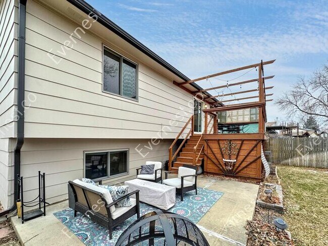 Building Photo - Charming 4-Bedroom Home with Spacious Layo...