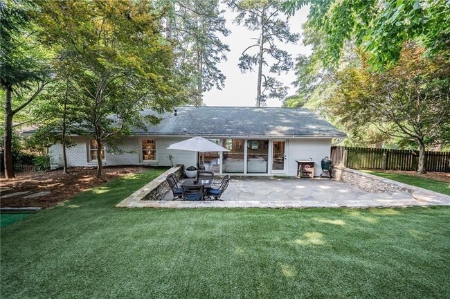 Building Photo - 1210 Lenox Cir NE