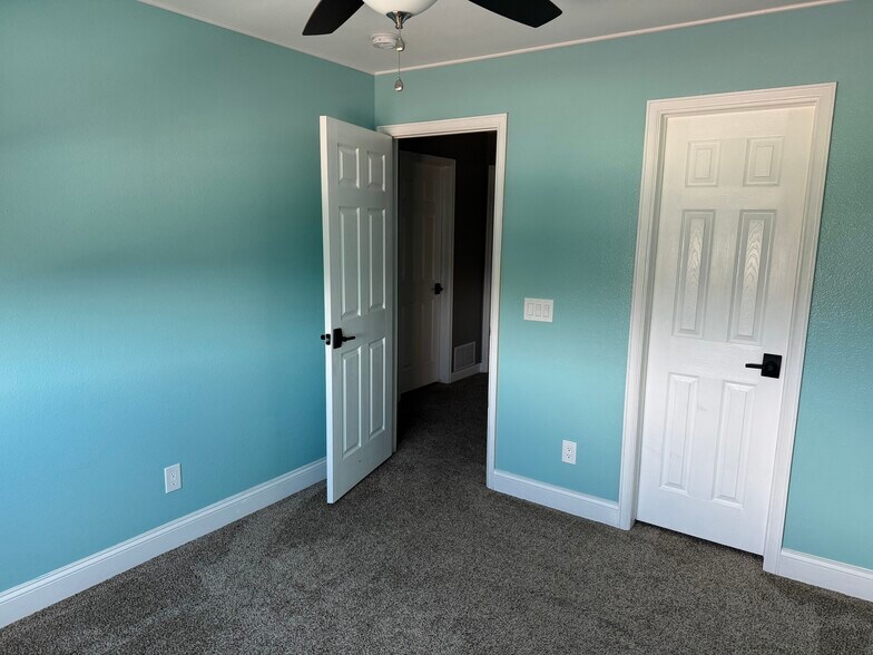 Building Photo - 2271 Woodpark Dr
