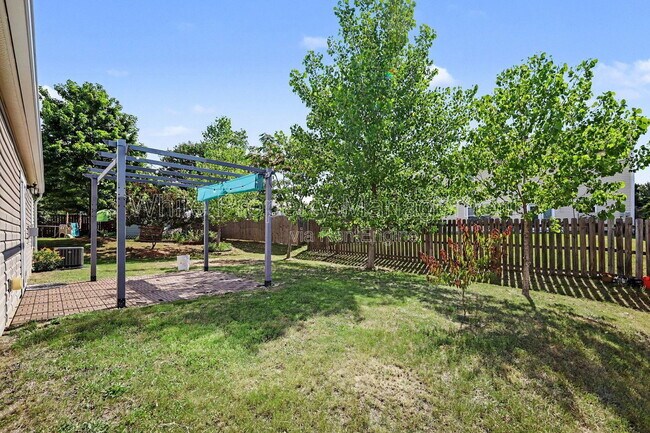 Building Photo - 1820 Meadow Crossing Dr