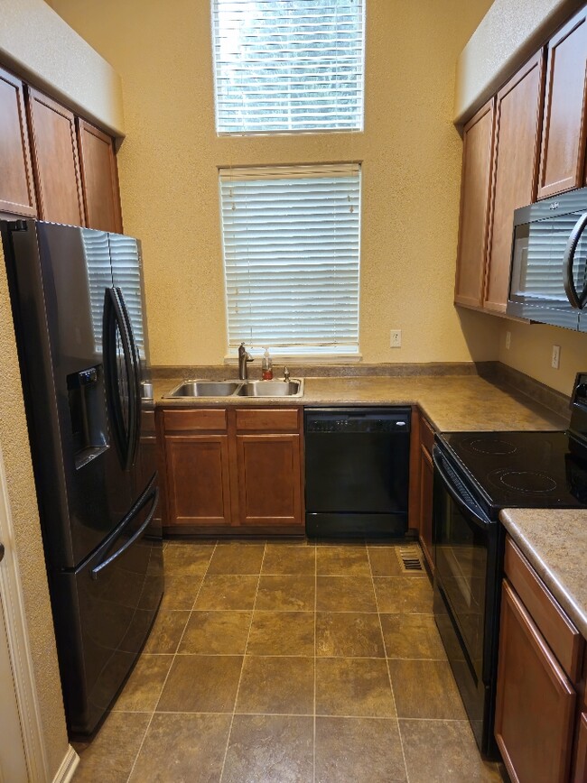 Building Photo - 2013 Squawbush Ridge Grv