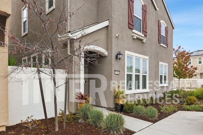 Building Photo - 1580 Parkside Way