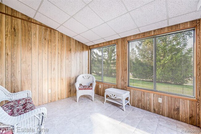 Building Photo - 61960 Arlington 116 3