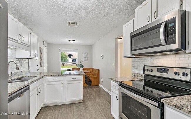 Building Photo - 4766 Dovetail Dr