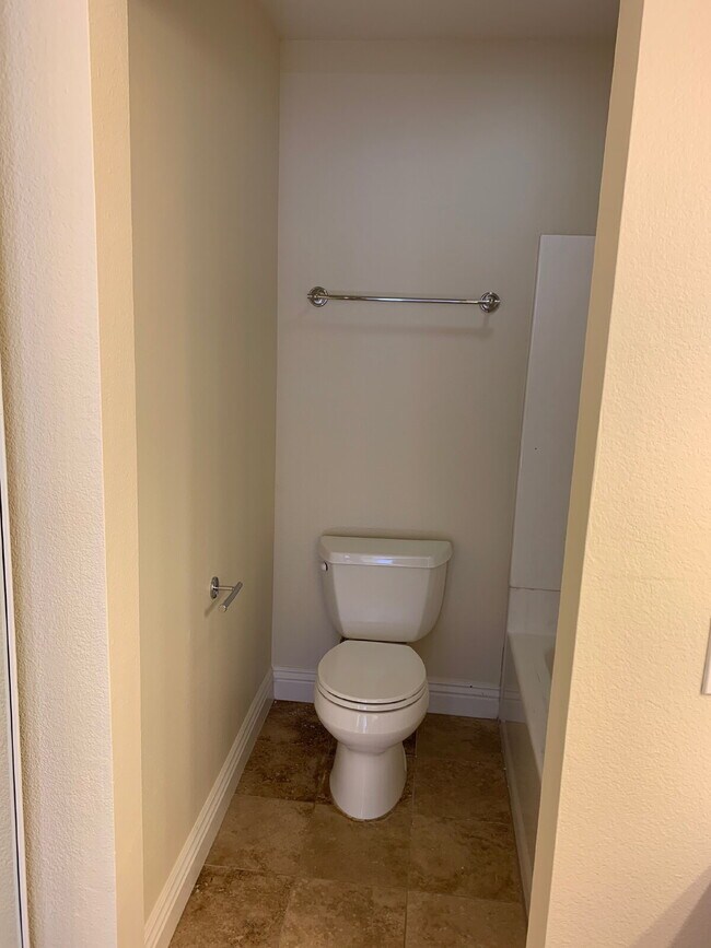 Building Photo - $2,700 - 2 Bed / 2 Bath Condo in Mira Mesa