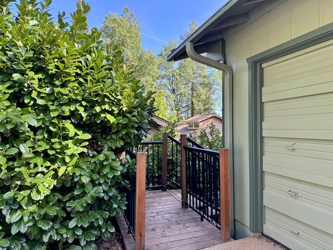Building Photo - 4-bed 3-bath home in Nevada City!