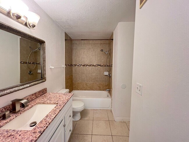 Building Photo - Great Apartment for rent!