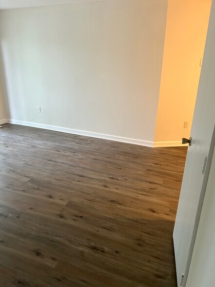 Building Photo - 1495 Bodwell Rd